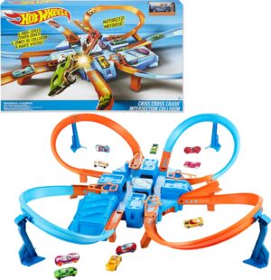 Hot Wheels Track Set with 1:64 Scal...